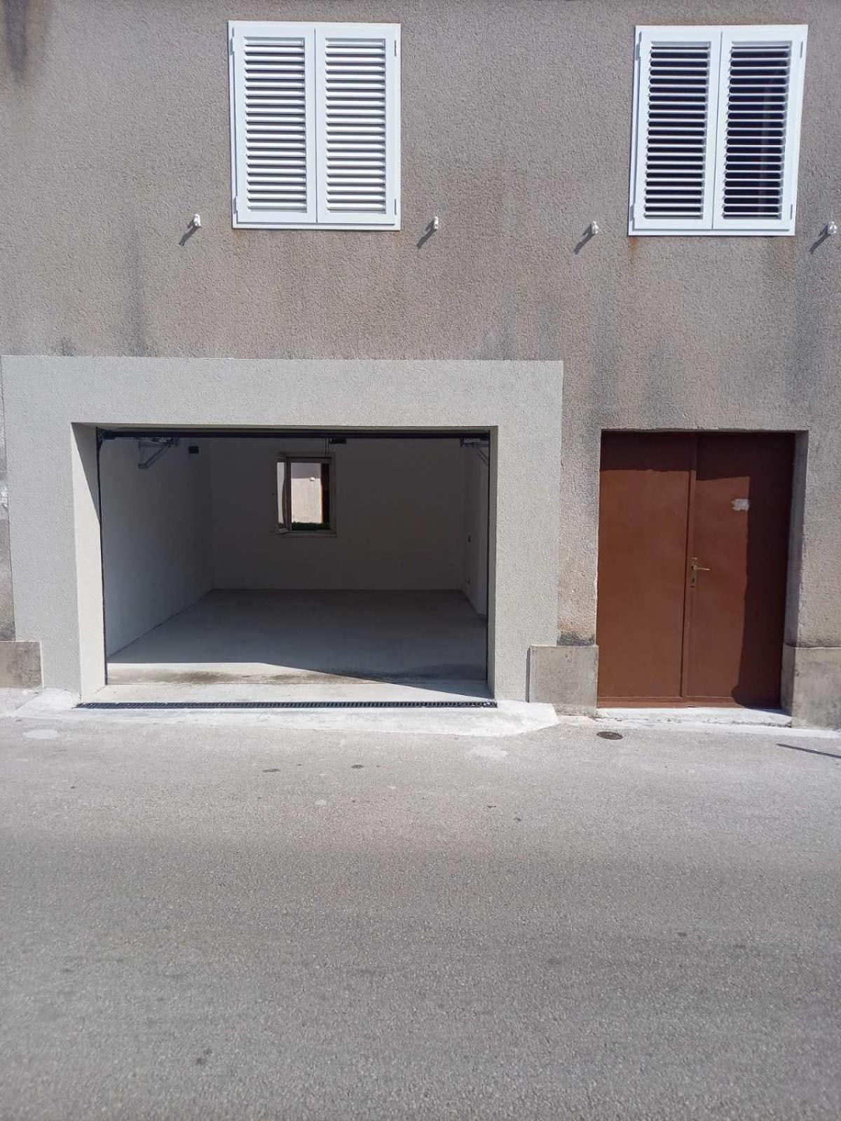 Apartment Ana, Free Garage Parking Шибеник Экстерьер фото